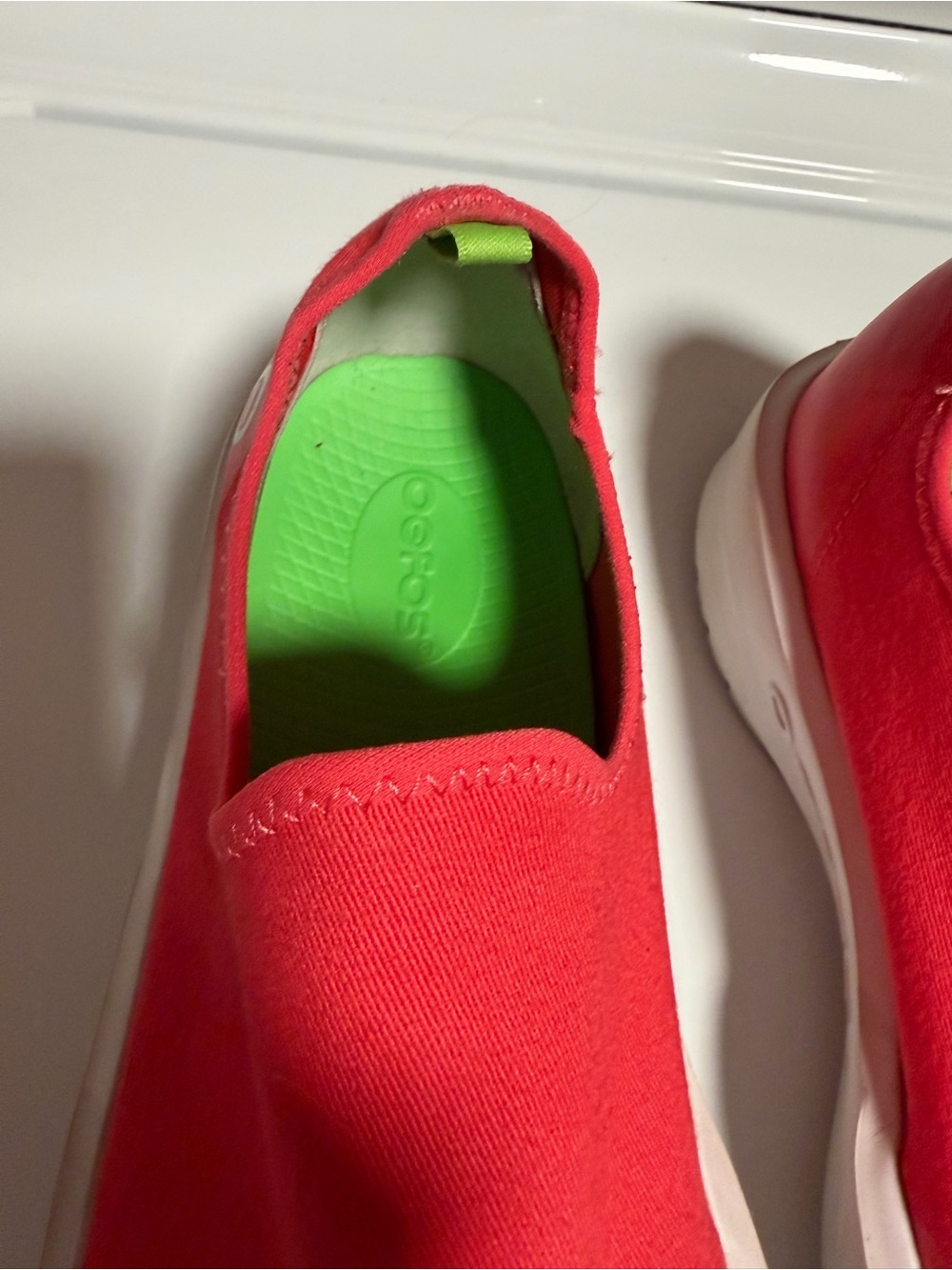 OOFOS Woman’s OOMG Eezee Slip on low Top recovery Shoe size 9 - Picture 4 of 9